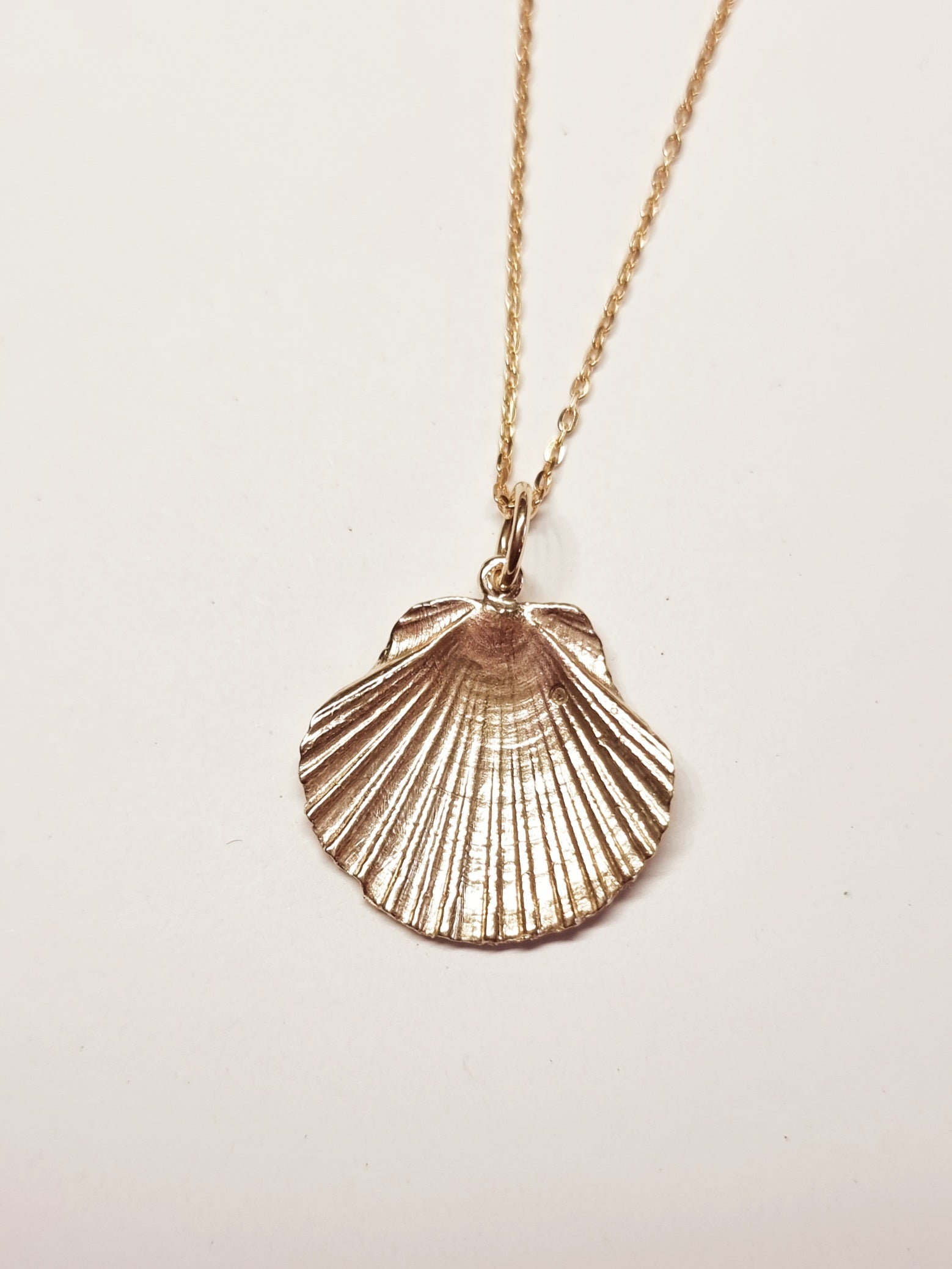 Fan Shell Pendant Yellow Gold – Custom Jewellery Co